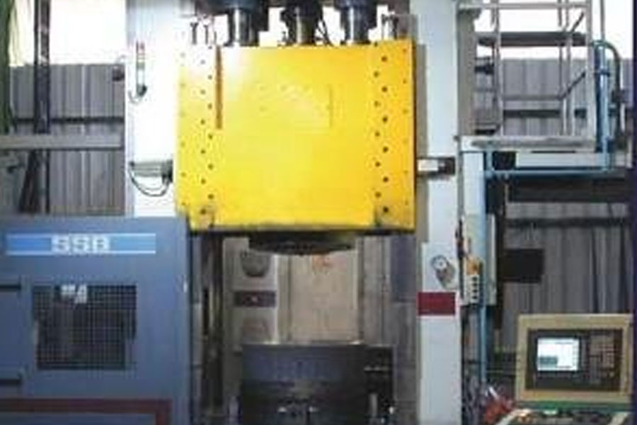 How does an injection mold factory select materials for injection molds?
